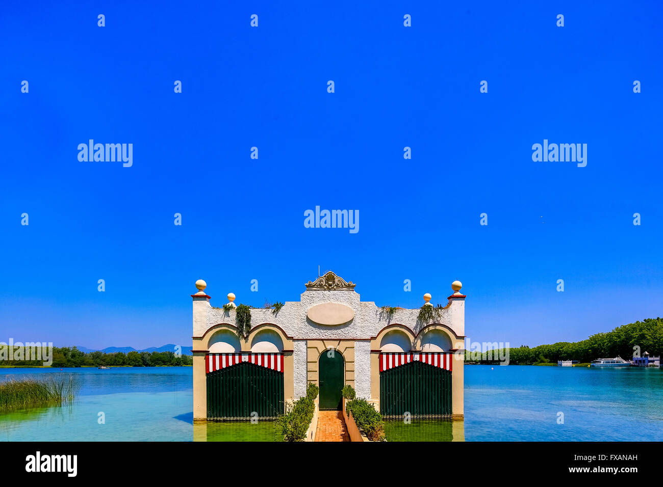 Capanno sul lago di Banyoles, lago di Banyoles, Banyoles, Cataluña, Catalogna, Spagna, Europa Foto Stock