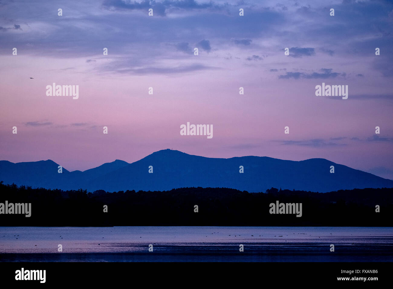 Tramonto sul lago di Banyoles, lago di Banyoles, Banyoles, Cataluña, Catalogna, Spagna, Europa, panoramica Foto Stock