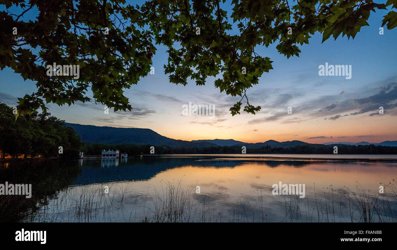 Tramonto sul lago di Banyoles, lago di Banyoles, Banyoles, Cataluña, Catalogna, Spagna, Europa, panoramica Foto Stock