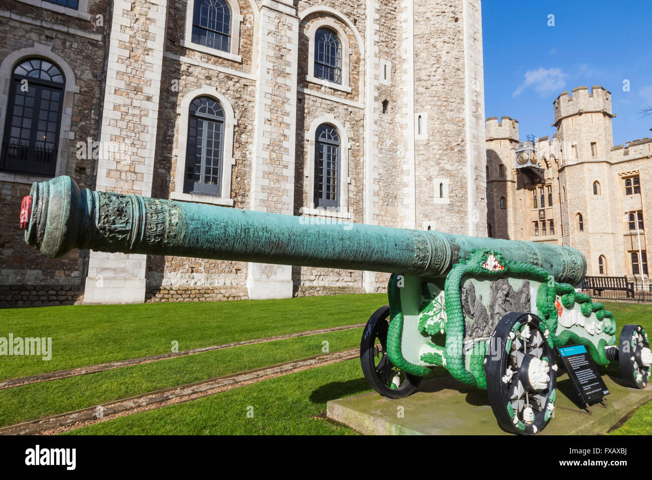 Inghilterra, Londra, Torre di Londra, la Torre Bianca, Bronzo 24-pounder Cannon Foto Stock