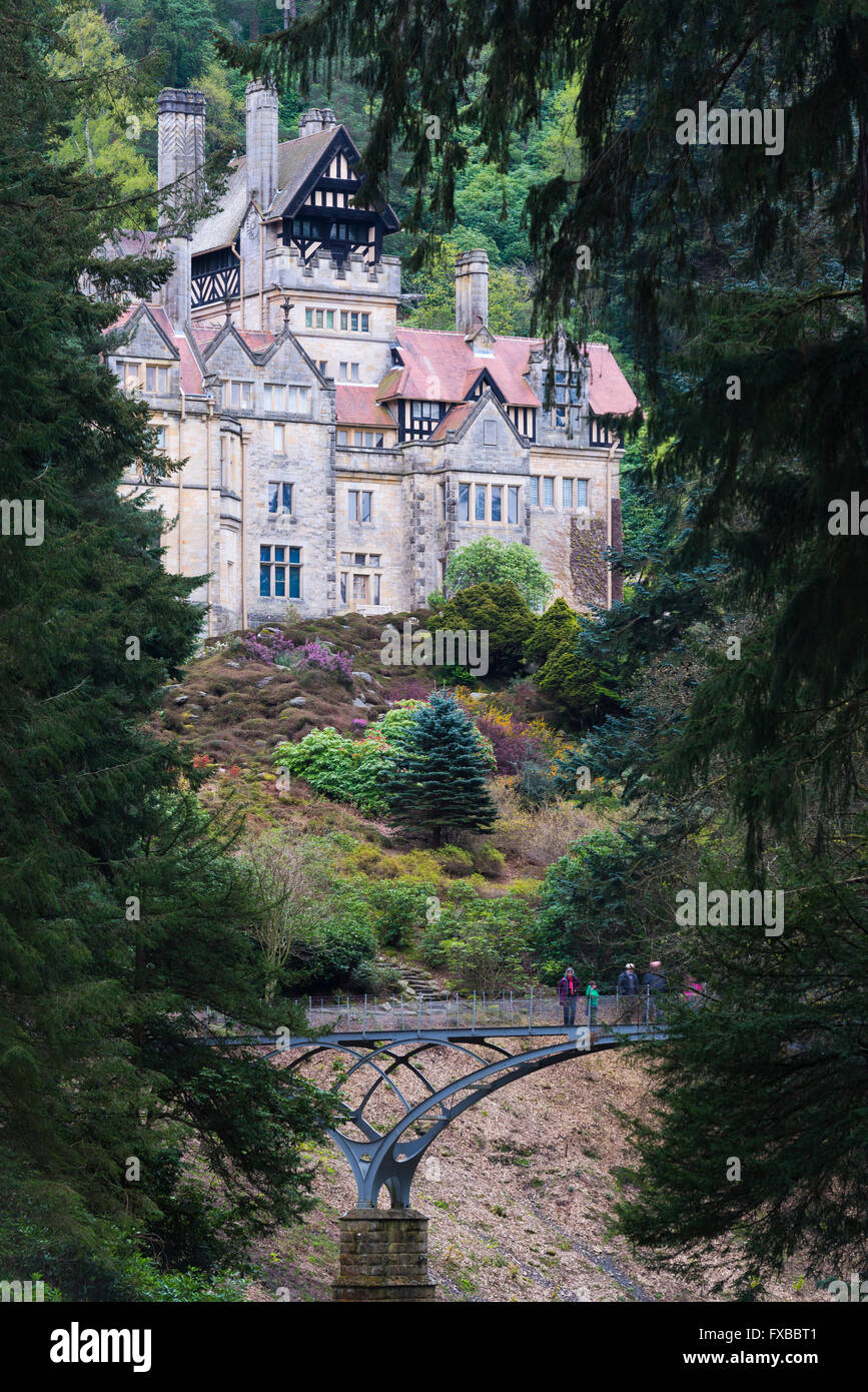 Cragside House è l'ex casa del Signore Armstrong con un bellissimo paesaggio. Foto Stock