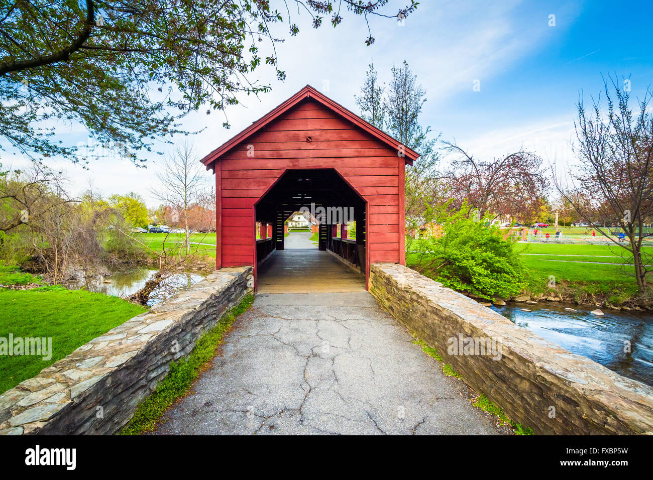 Ponte coperto a Baker Park, in Frederick, Maryland. Foto Stock
