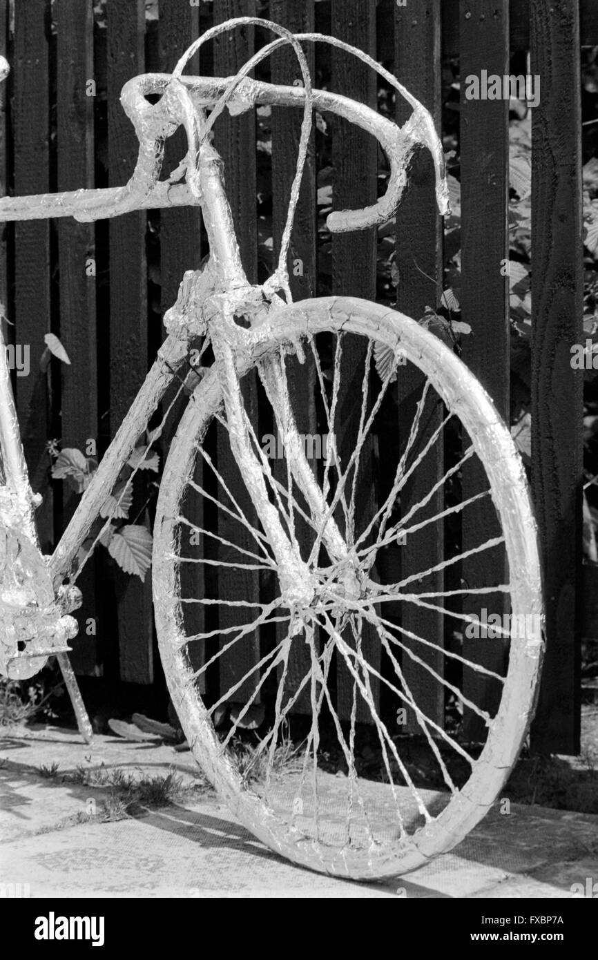 Progetto d'arte bicicletta da corsa contemplati nella stagnola England Regno Unito Foto Stock