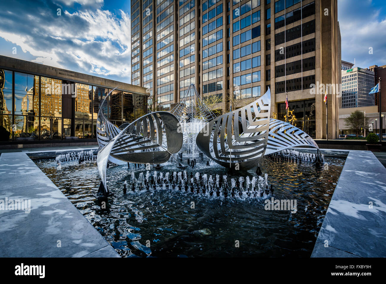 Fontana e edifici in downtown Baltimore, Maryland. Foto Stock