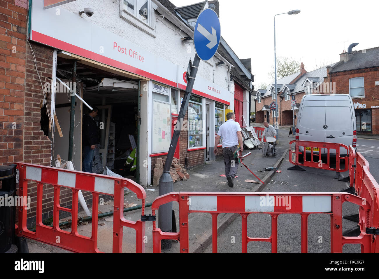 Dei ladri hanno rubato una macchina atm dopo ram razzia shepshed post office per tutta la notte Foto Stock