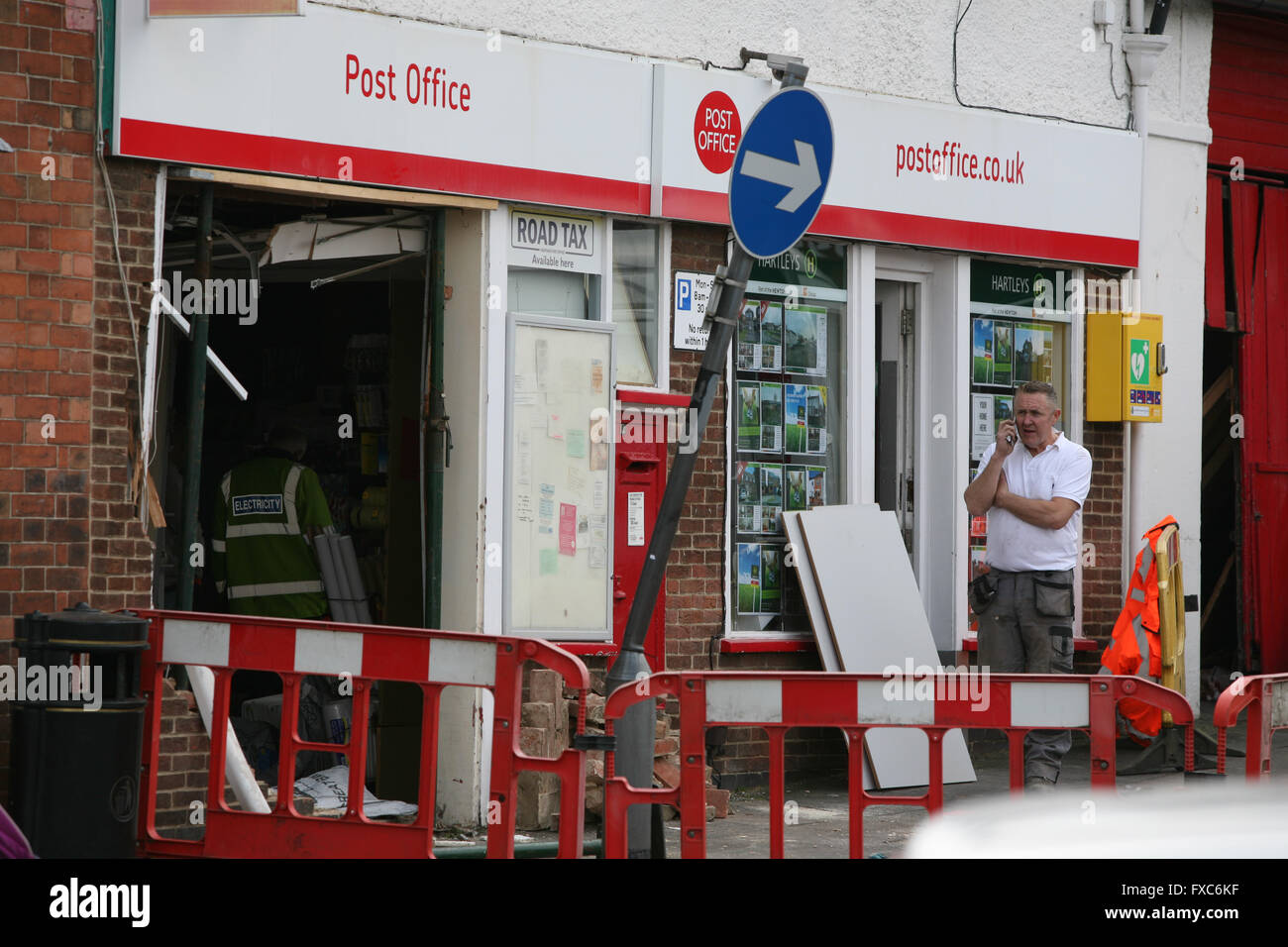 Dei ladri hanno rubato una macchina atm dopo ram razzia shepshed post office per tutta la notte Foto Stock