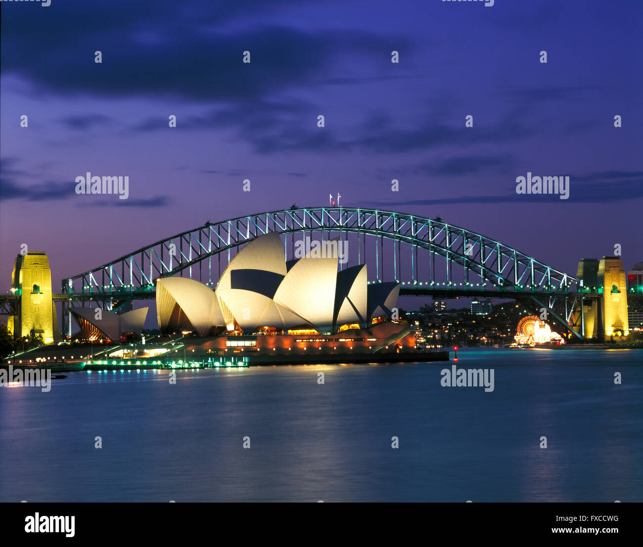 Sydney Harbour Bridge e Opera House di notte, Nuovo Galles del Sud, Australia Foto Stock