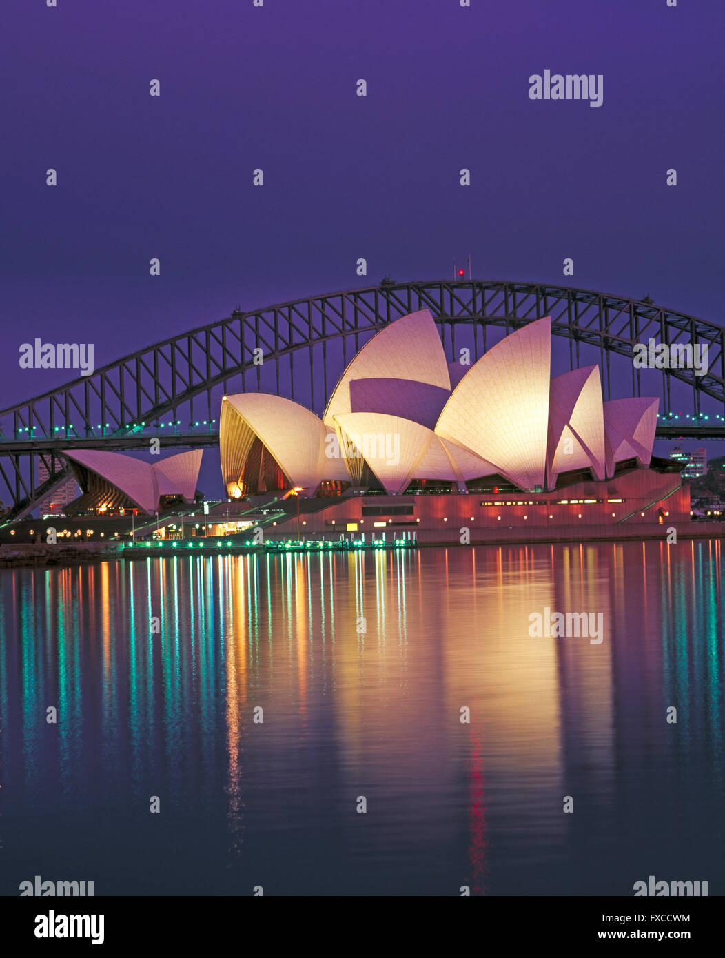 Sydney Harbour Bridge e Opera House di notte, Nuovo Galles del Sud, Australia Foto Stock