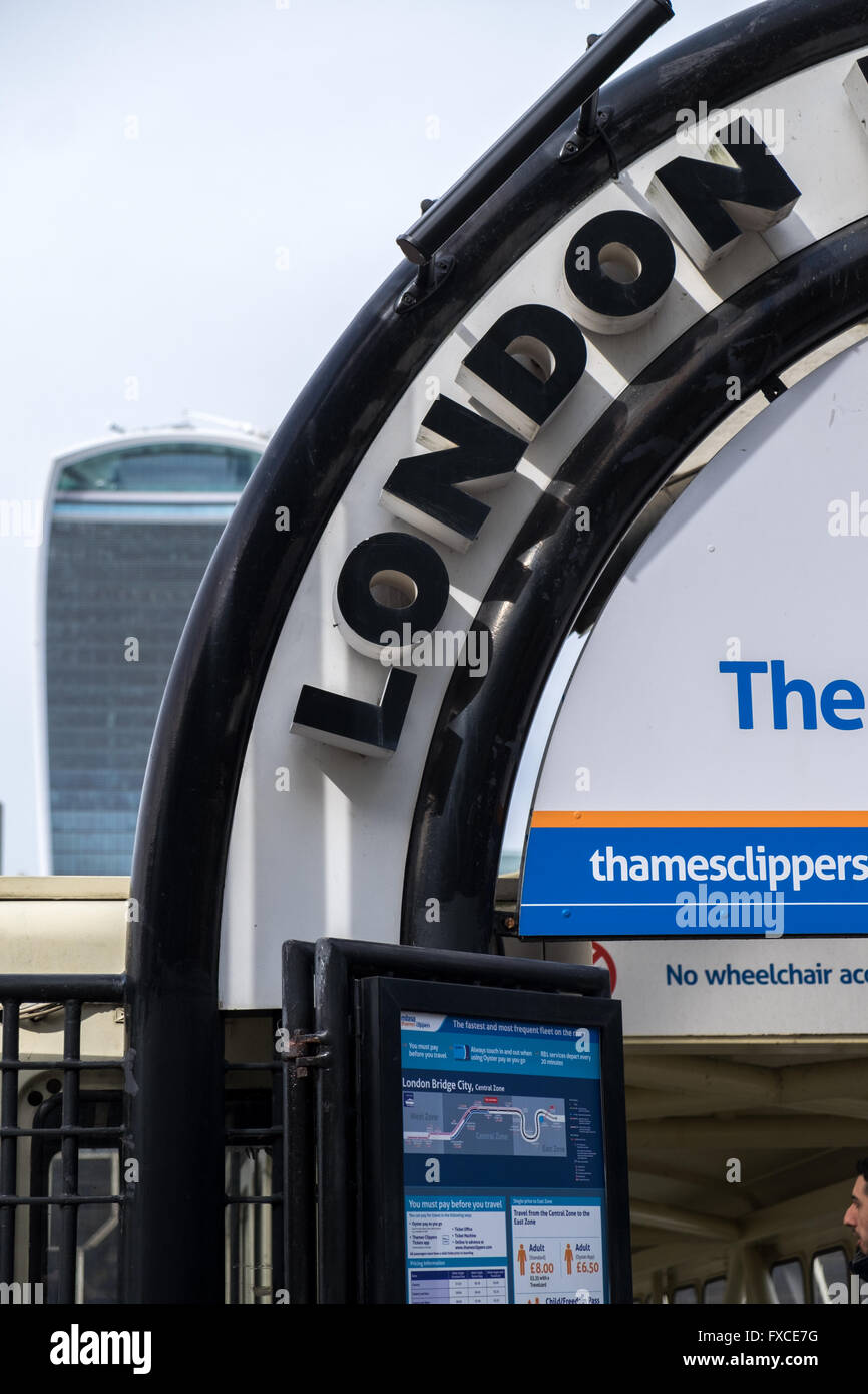 Turismo a Londra immagine con il walkie talkie edificio in background Foto Stock