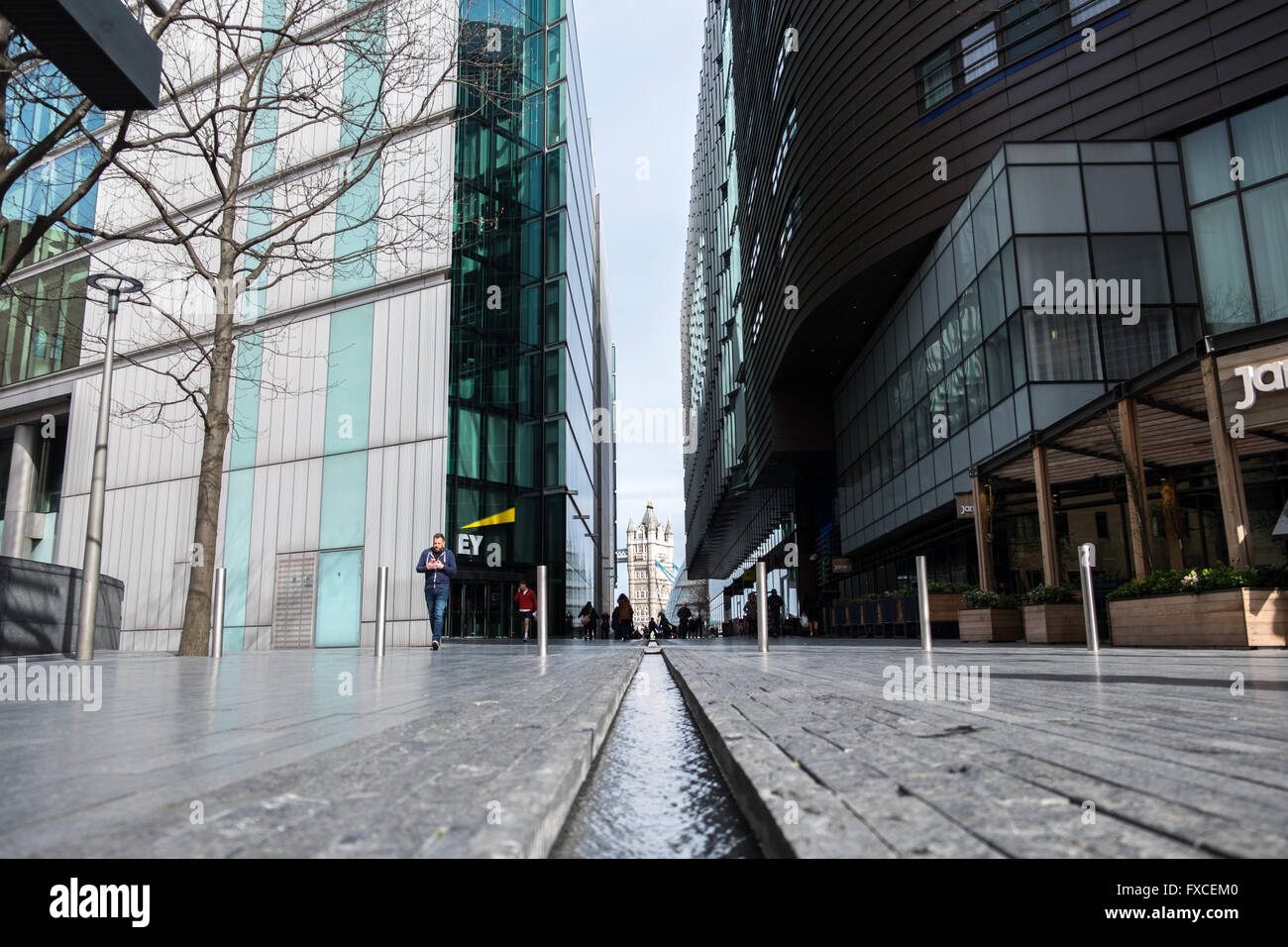 Zona pedonale in corrispondenza di più di Londra, London, Regno Unito Foto Stock