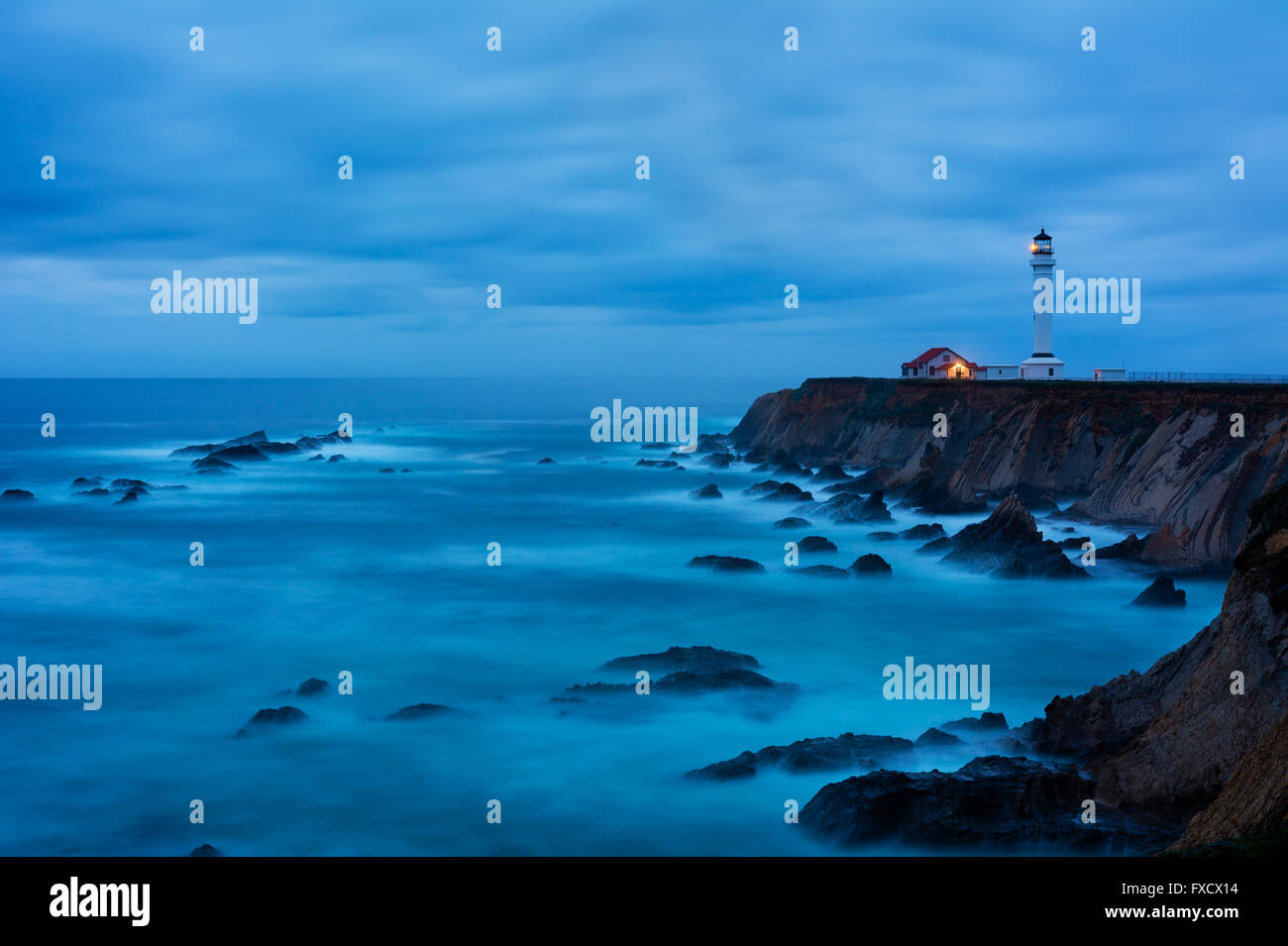 Punto Faro Arena in California a notte Foto Stock