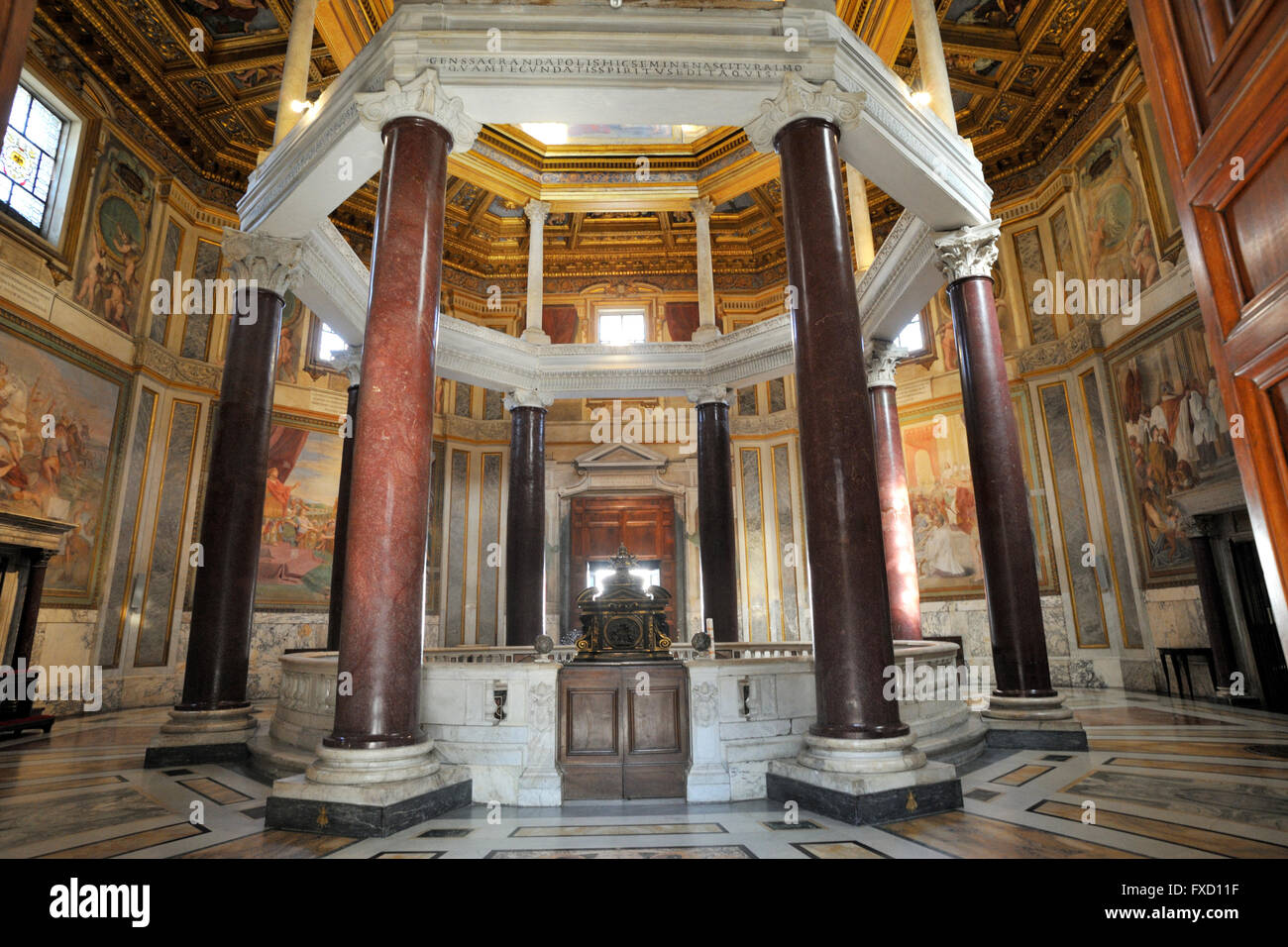 Italia, Roma, San Giovanni in Laterano, Battistero Lateranense, battistero Foto Stock