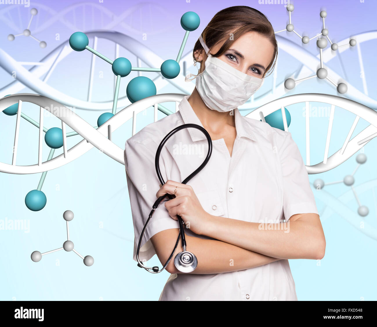 Medico donna e una molecola di DNA di formula Foto Stock
