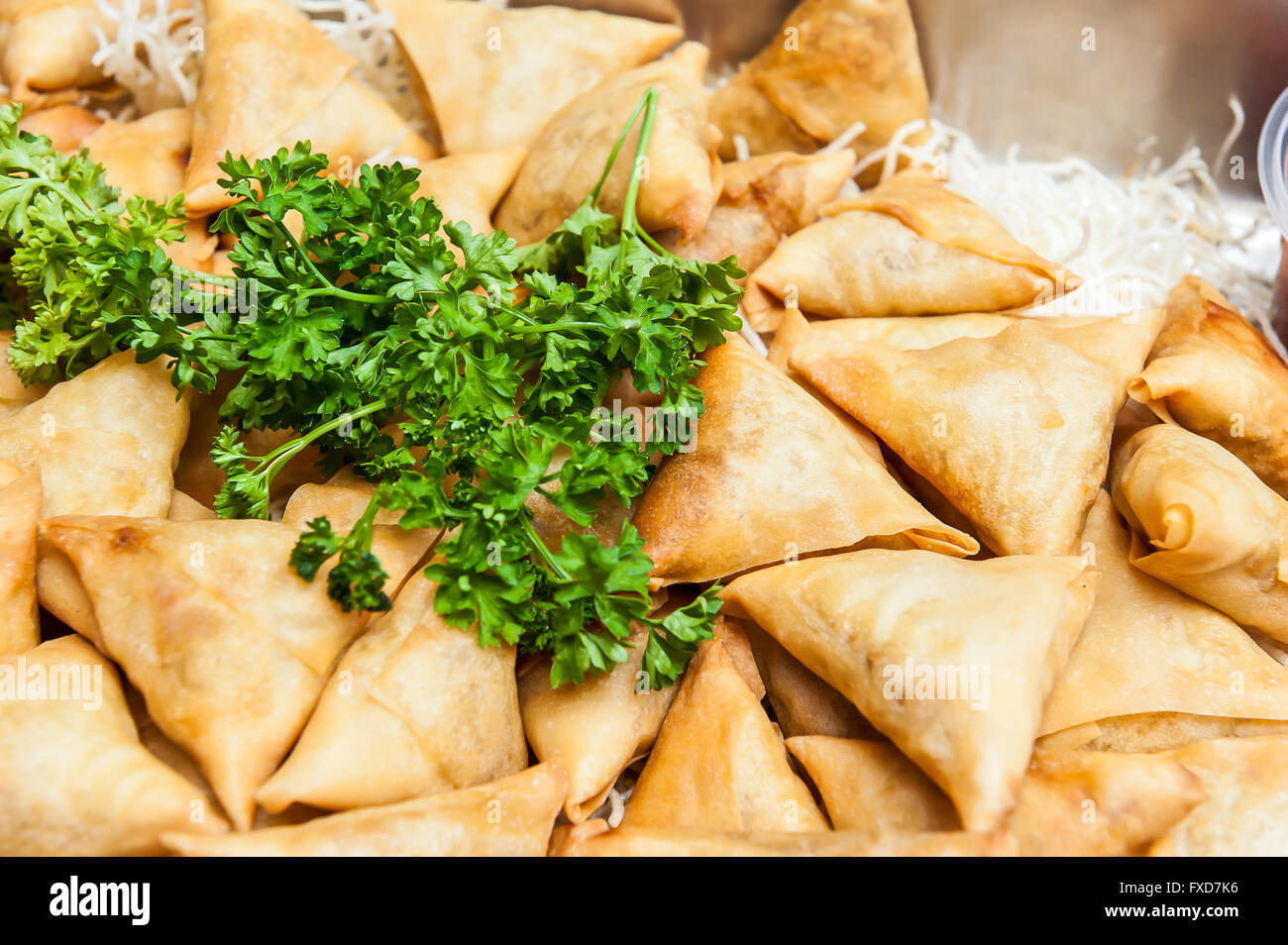 Deliziosi fritti croccanti di samosa curry bignè Foto Stock