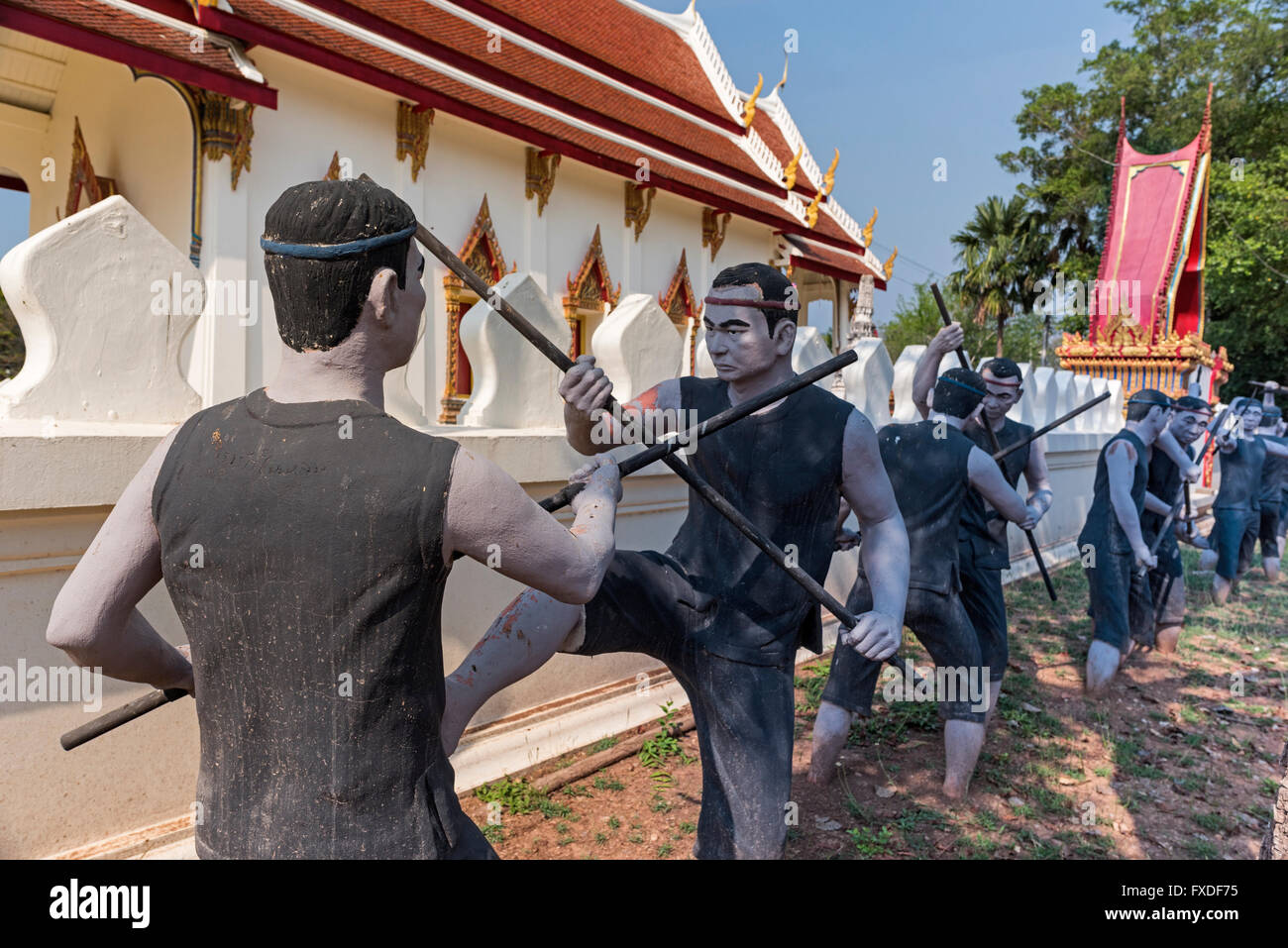 Statue di guerrieri Wat Khai Bang Kung Amphawa Thailandia Foto Stock