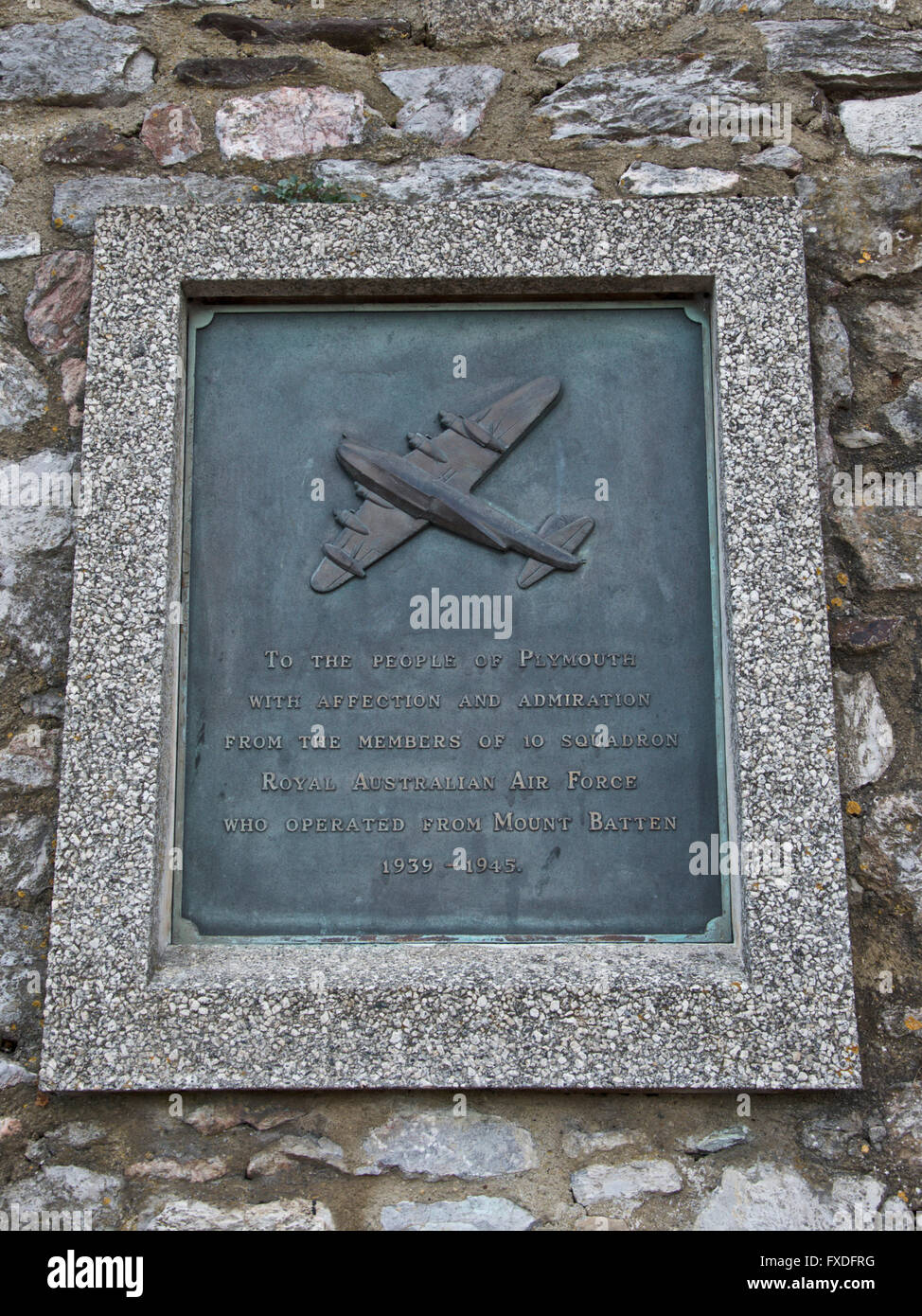 Royal Australian Air Force una lapide commemorativa sulla parete del mare a Plymouth Foto Stock
