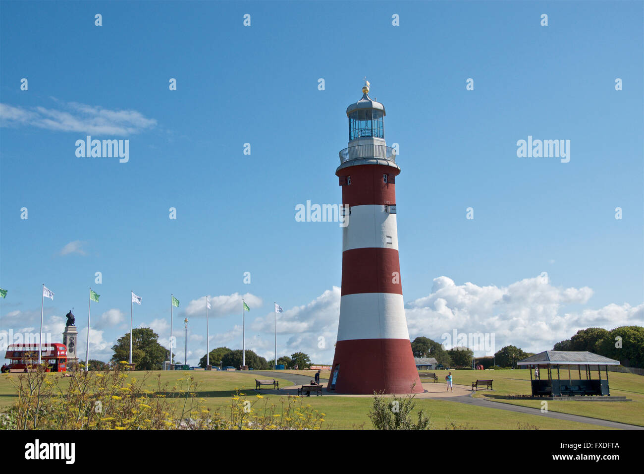 Mattina di sole vicino Smeaton's Tower su Plymouth Hoe Foto Stock