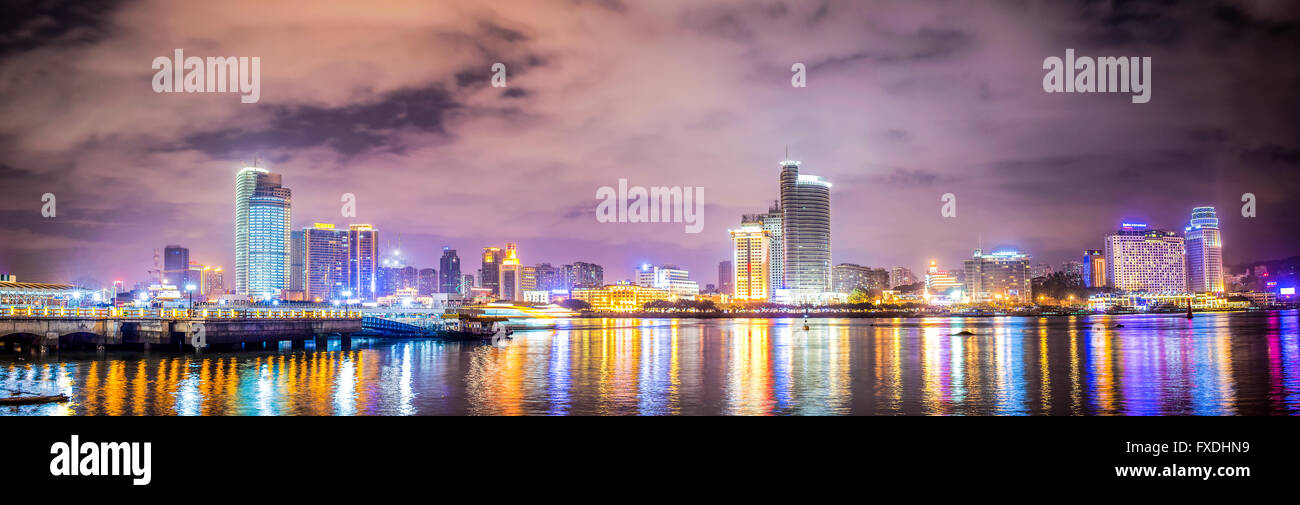 La città di Xiamen scena notturna, molto affascinante Foto Stock