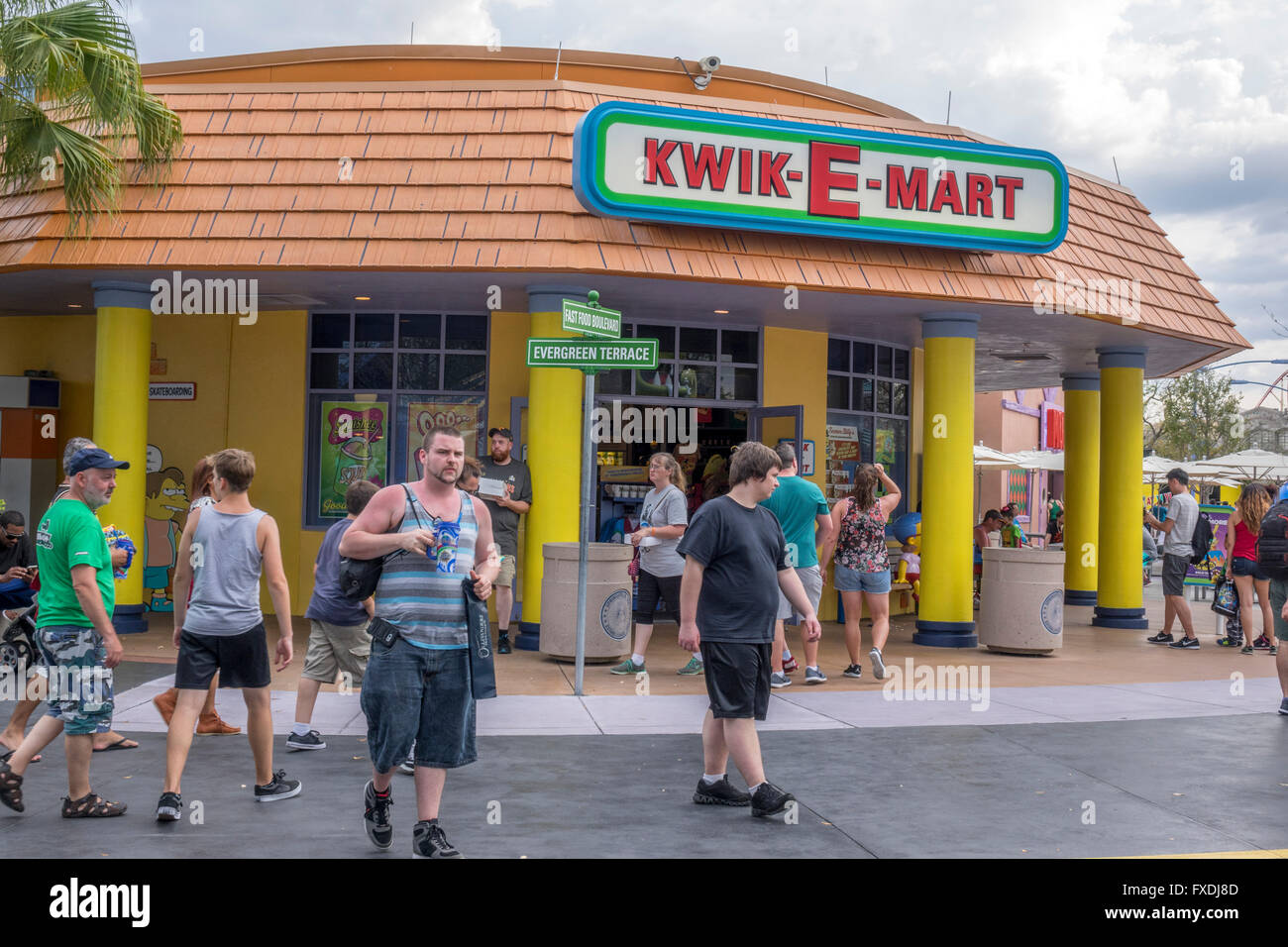 Replica di dimensioni reali del Kwik-E-Mart da The Simpsons TV Show presso gli Universal Studios Orlando in Florida Foto Stock