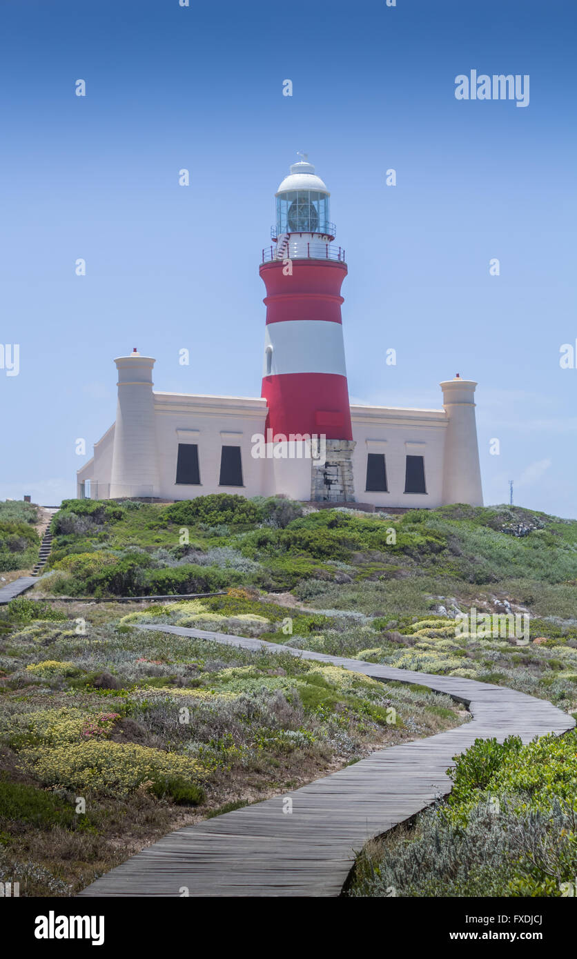 Cape Agulhas è su geographic punta meridionale dell'Africa e del faro di un edificio storico Foto Stock