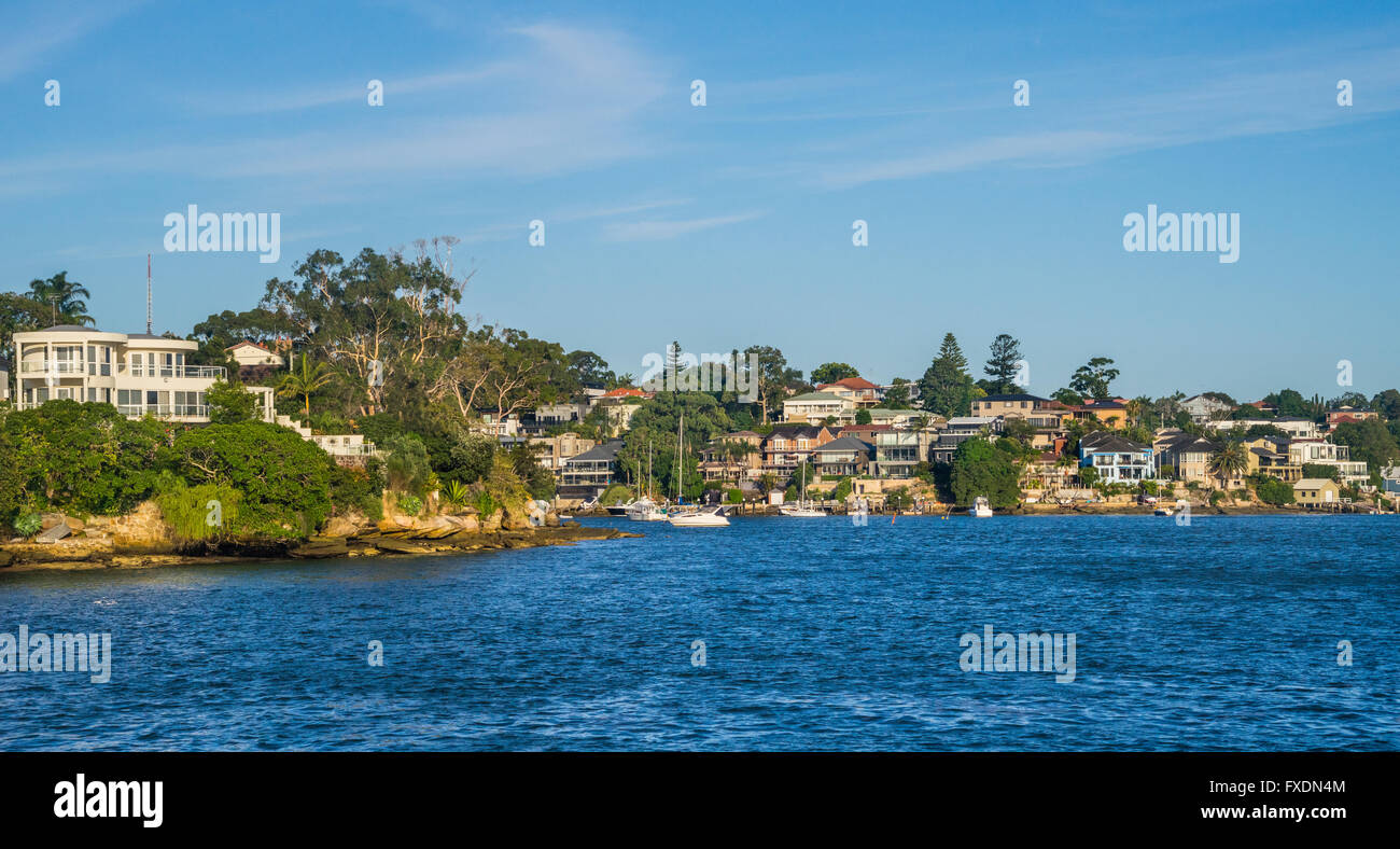 Prestigiose residenze di mare sulle rive del fiume Parramatta al punto di Raven, sobborgo di Tennyson punto, Sydney, Australia Foto Stock