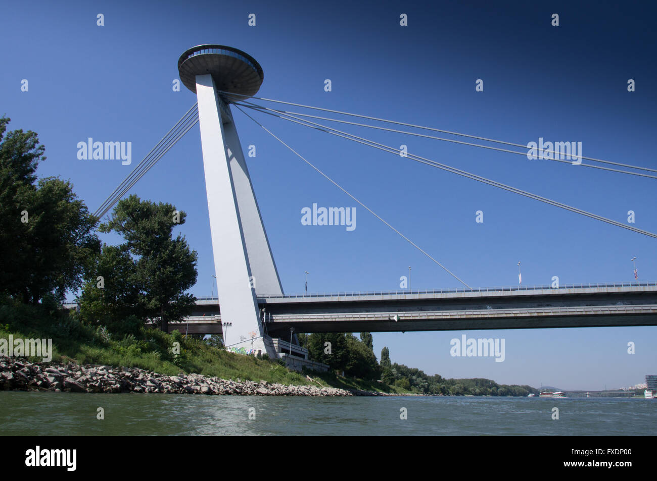 UFO Bridge - Vista di Bratislava Foto Stock