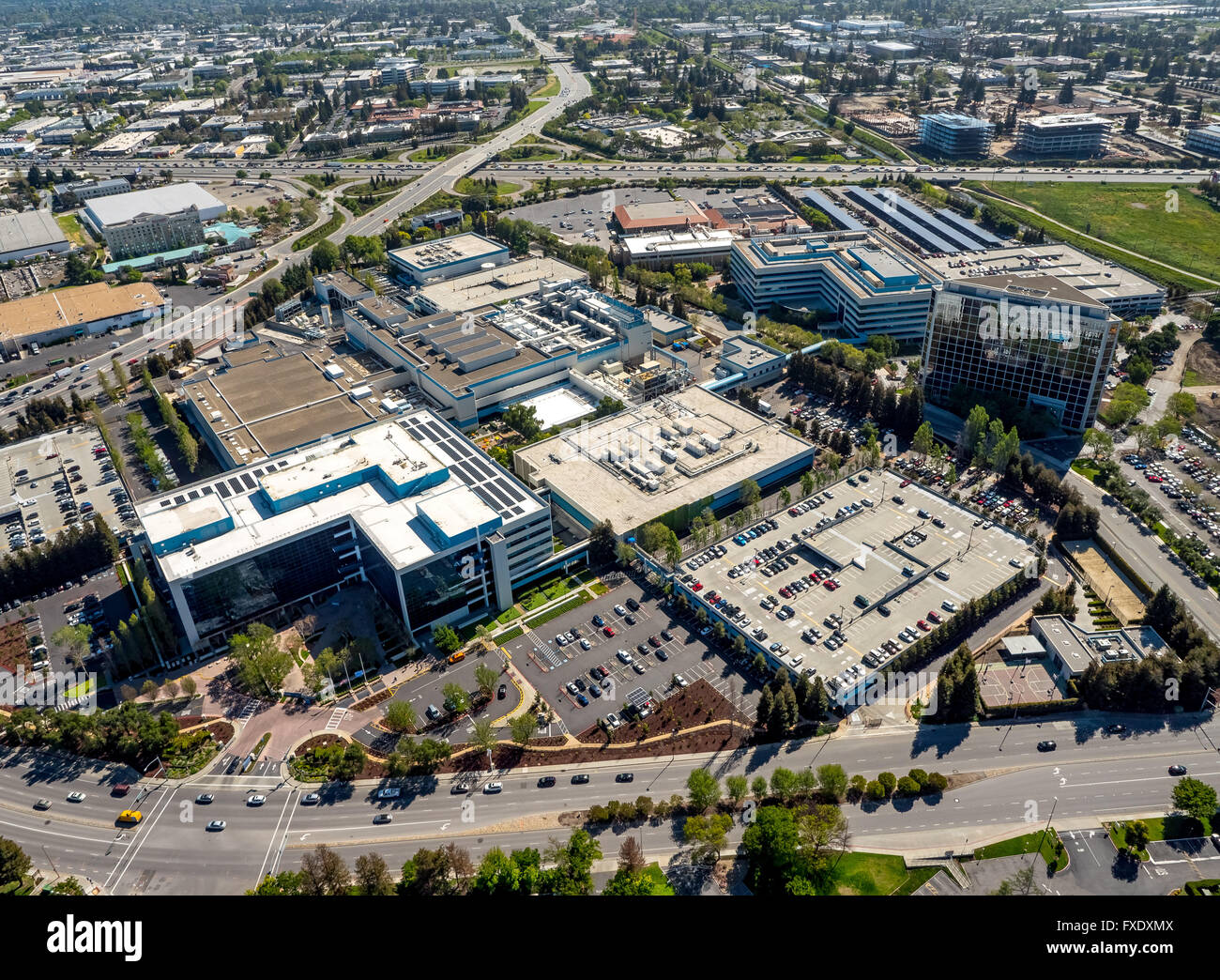 La sede centrale di Intel, Vishay Americas Inc. Scheda di rete Broadcom le  tecnologie ca, Sophos, Santa Clara, Silicon Valley, California, Stati Uniti  d'America Foto stock - Alamy