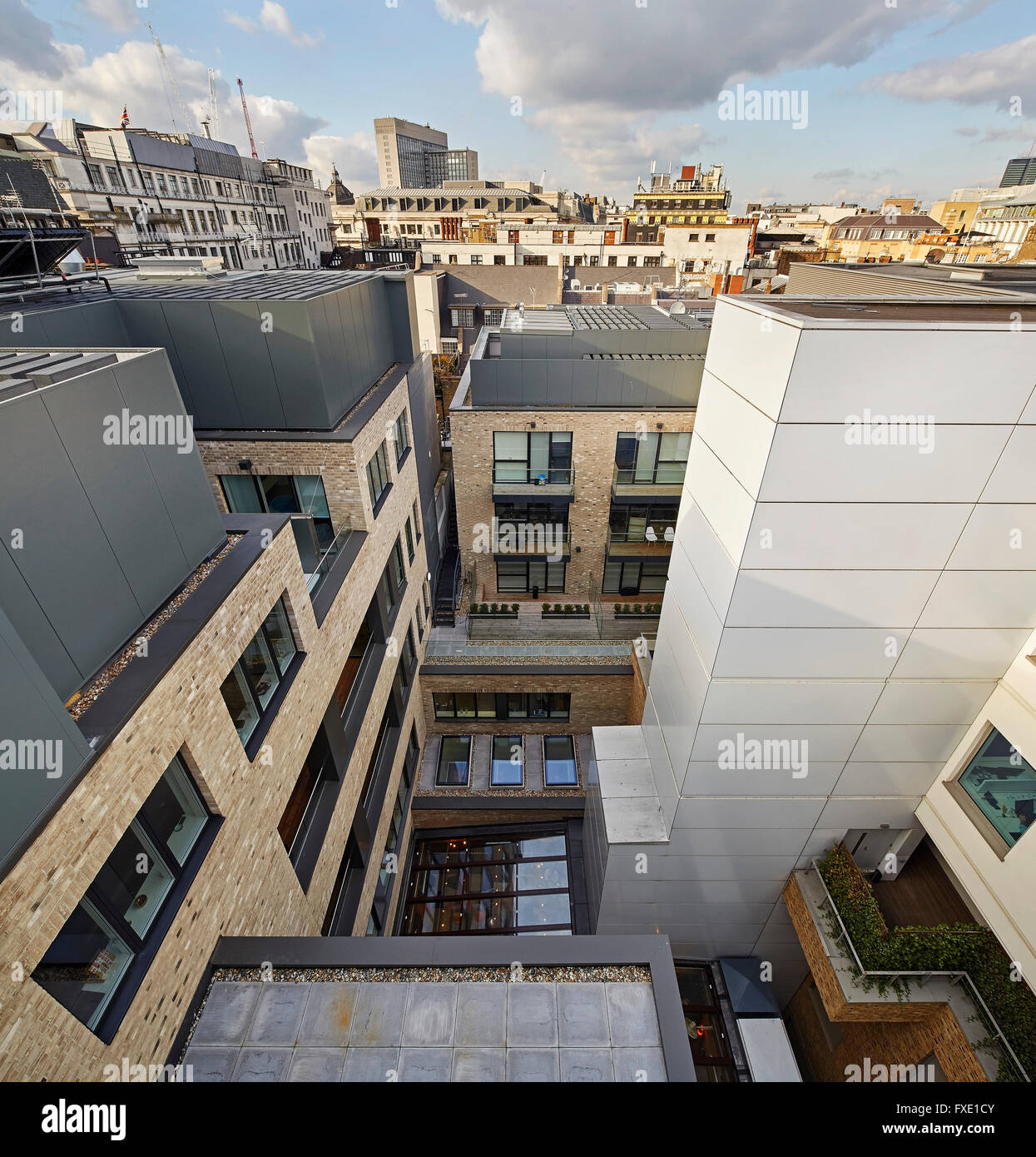 Vista da sopra con roofscape di distretto. 36 Carnaby Street + Carnaby Court, Londra, Regno Unito. Architetto: Rolfe Judd Ltd Foto Stock