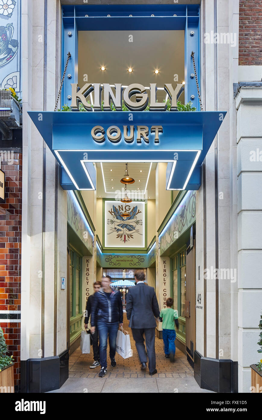 Ingresso alla Corte Regale. 36 Carnaby Street + Carnaby Court, Londra, Regno Unito. Architetto: Rolfe Judd Ltd, 2015. Foto Stock