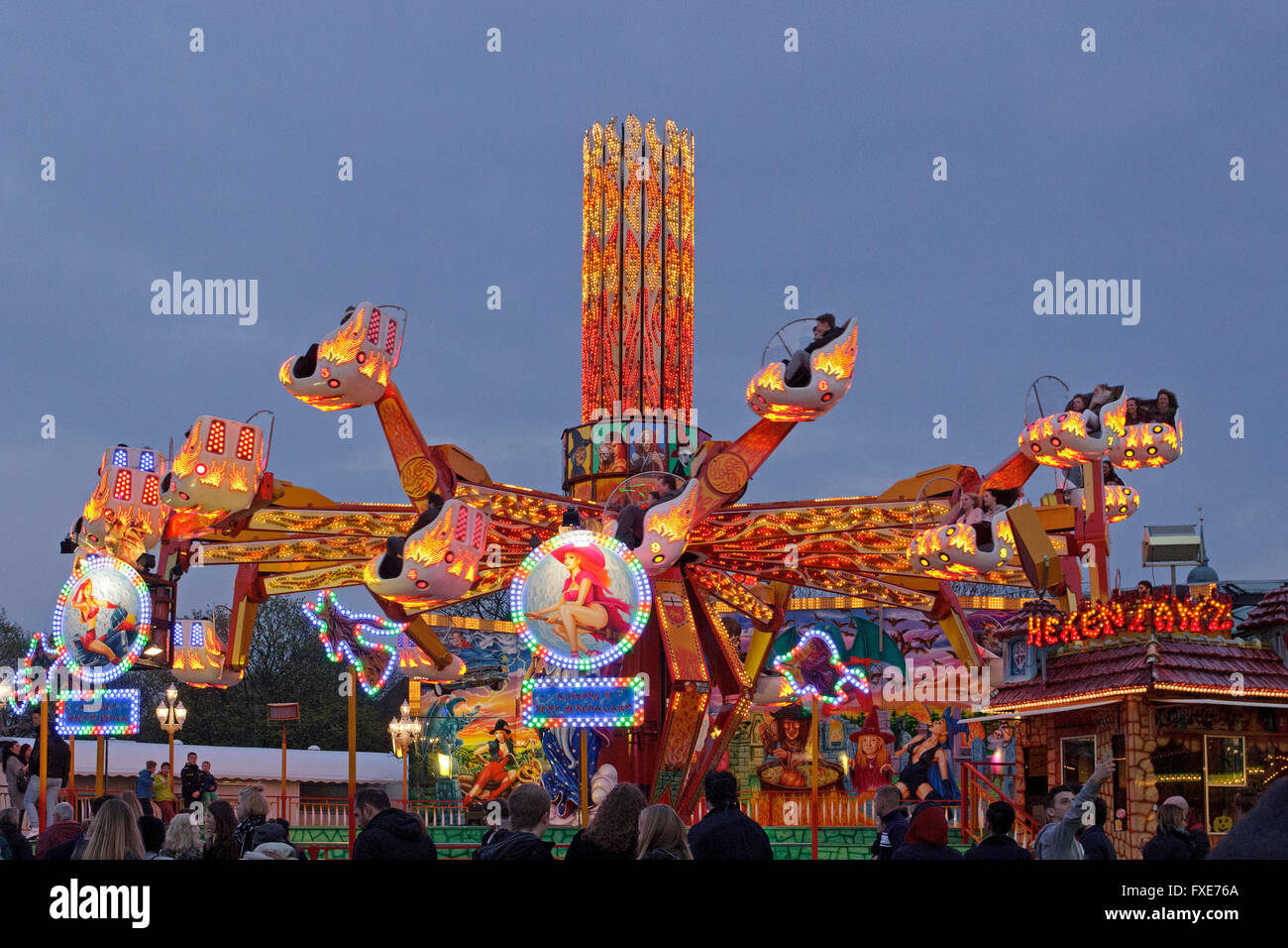 Cavalcare "Hexentanz', fiera del divertimento 'Dom', Amburgo, Germania Foto Stock