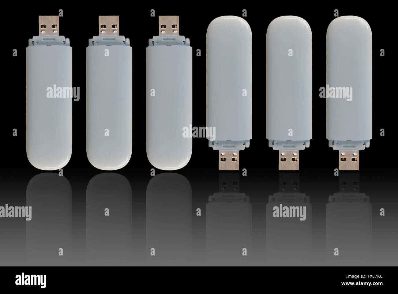 Primo piano di un dispositivo tecnologico utilizzato per memorizzare i dati del computer. Concetto di storage digitale, tecnologia dell'informazione, sicurezza informatica e dati moderni Foto Stock
