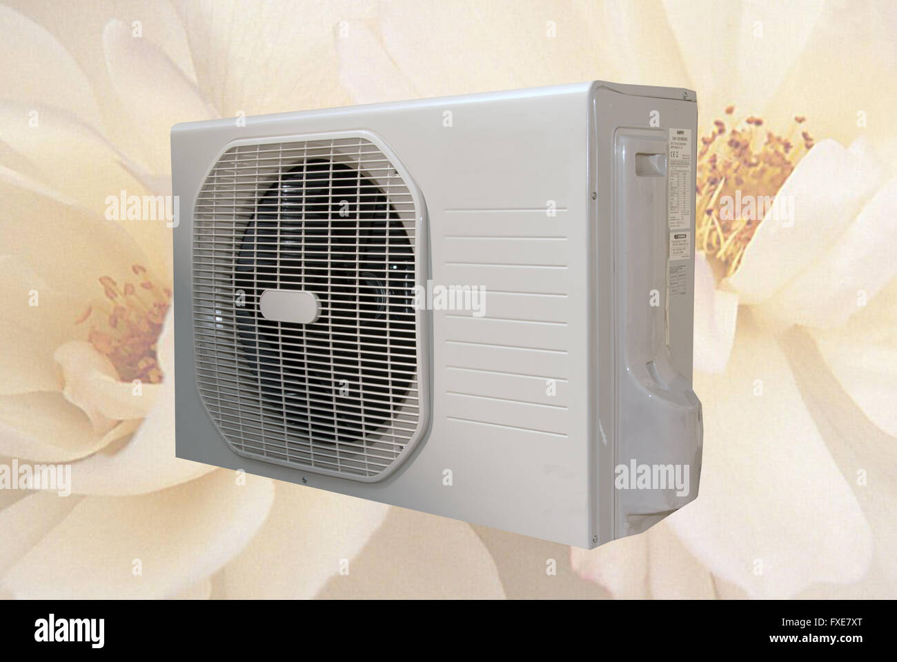 Primo piano di un apparecchio per il clima dell'aria di raffreddamento utilizzato nei moderni sistemi HVAC. Concetto di aria condizionata, ventilazione, efficienza energetica e Foto Stock