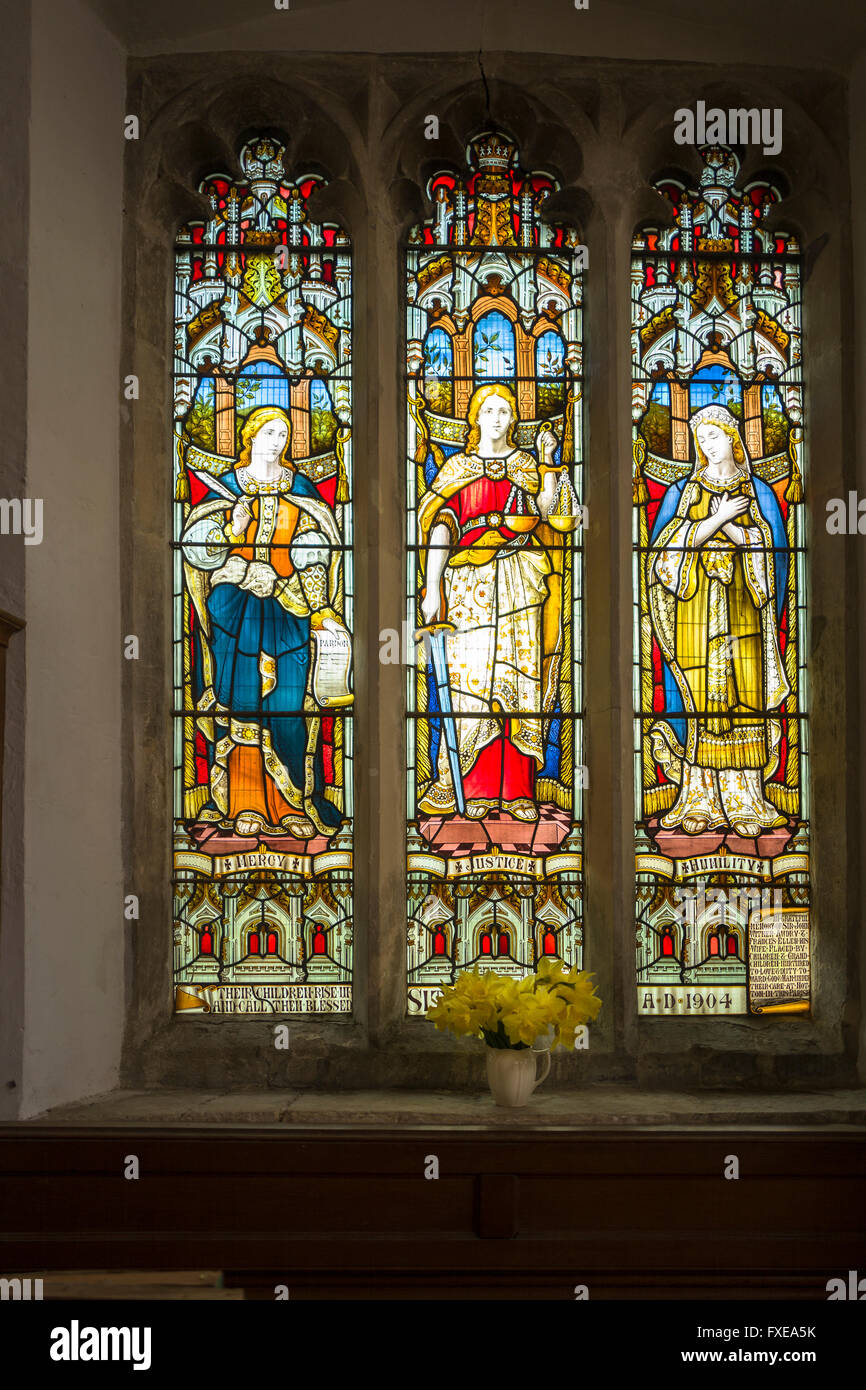 Un memoriale di vetrata di LACOCK villaggio chiesa nel WILTSHIRE REGNO UNITO Foto Stock