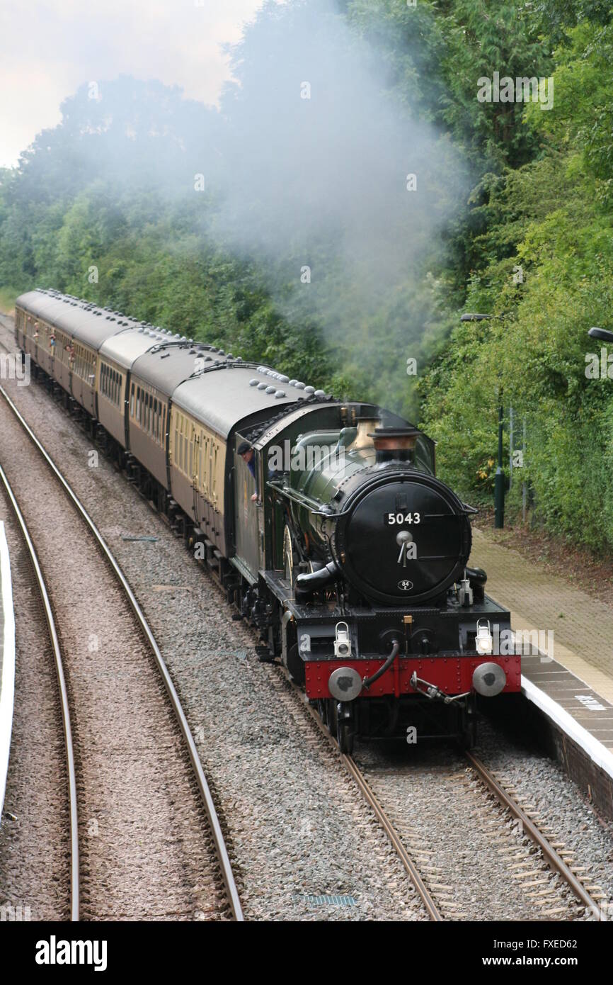 5043 Earl del monte Edgecumbe passa Wilmcote station in direzione di Birmingham Foto Stock