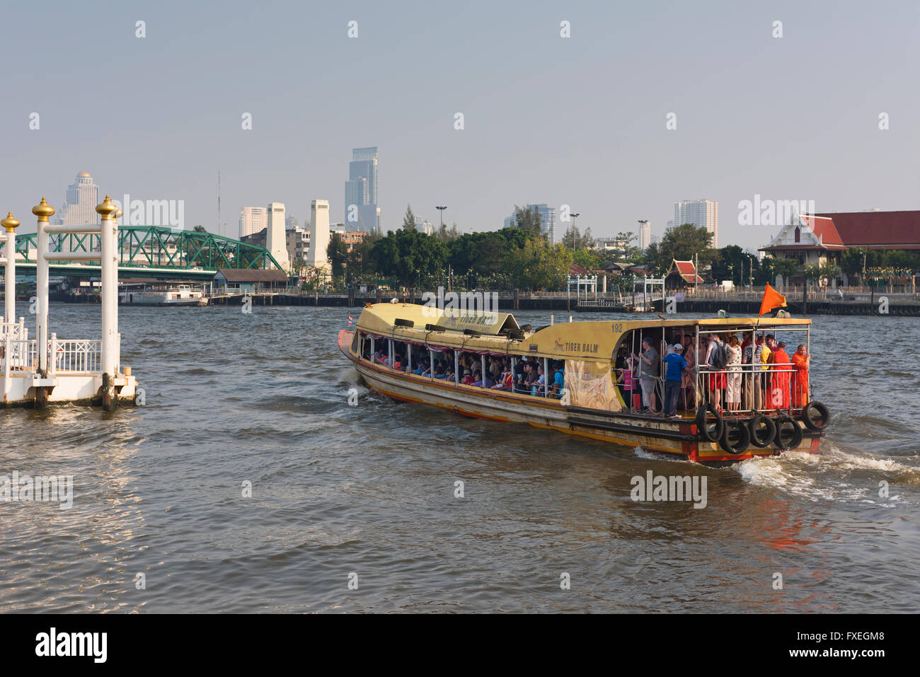 Express traghetto sul Fiume Chao Phraya Bangkok in Thailandia Foto Stock