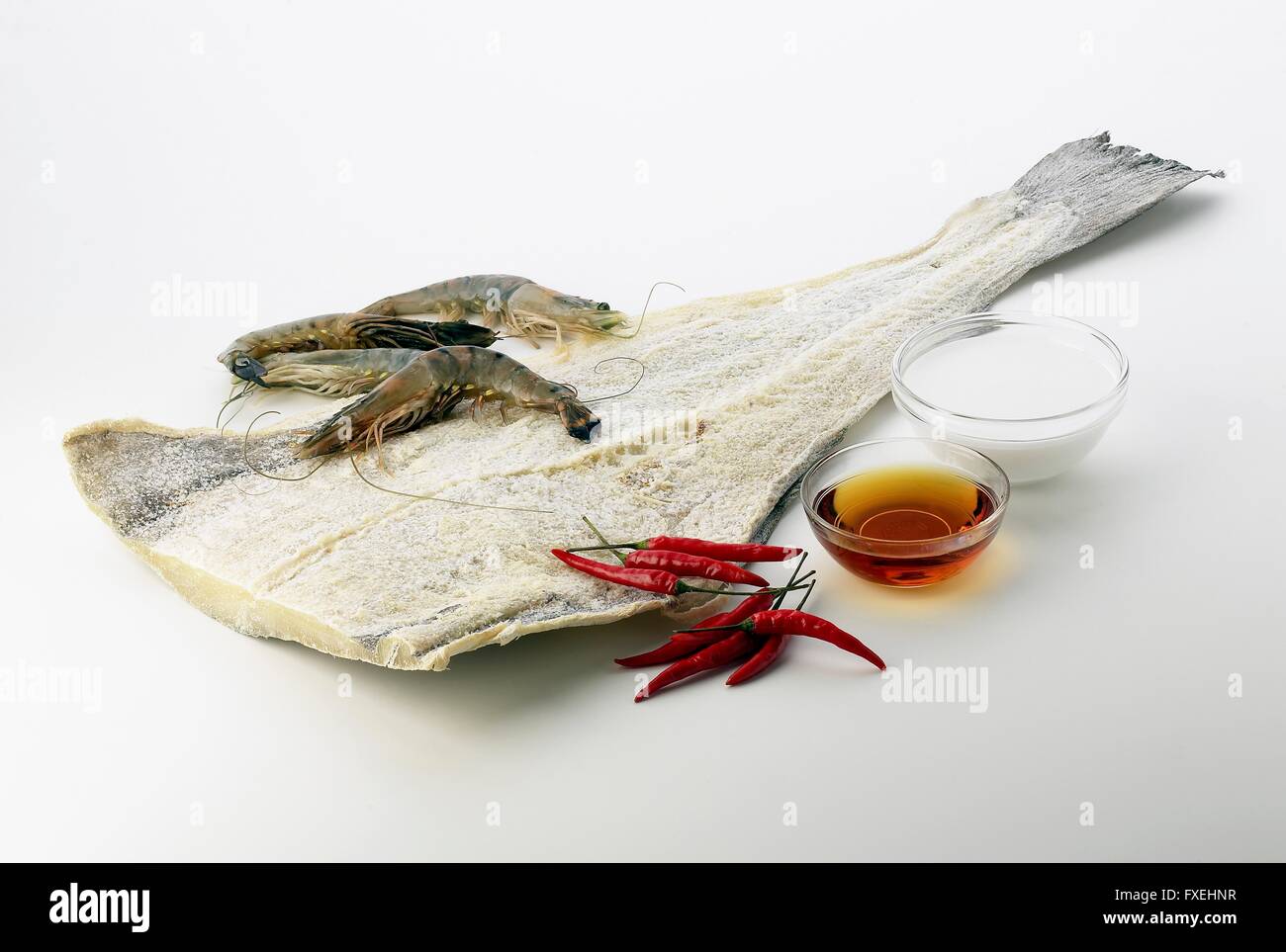 Baccalà (bacalhau), gamberoni, la salsa di pesce, il latte di cocco e peperoncino fresco, ingredienti tipici per cucina Chinese-Macanese Foto Stock