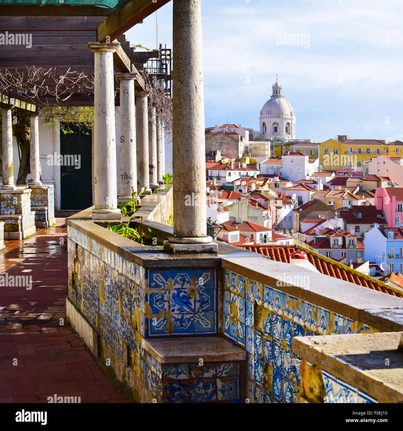 Architettura nel quartiere di Alfama a Lisbona, Portogallo Foto Stock