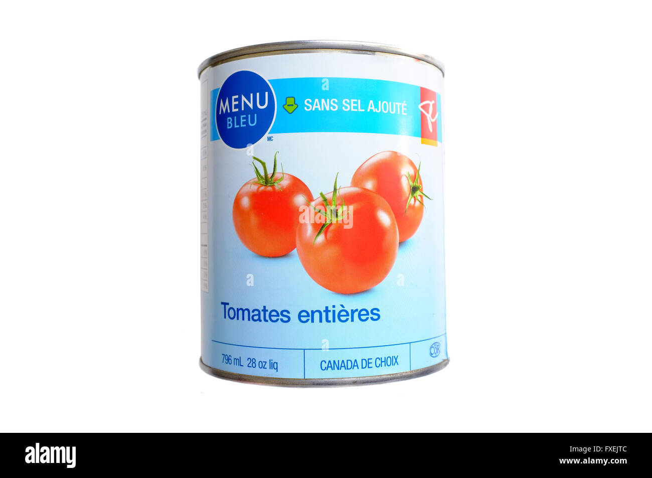 Un francese di lattina di pomodori entieres fotografati contro uno sfondo bianco. Foto Stock