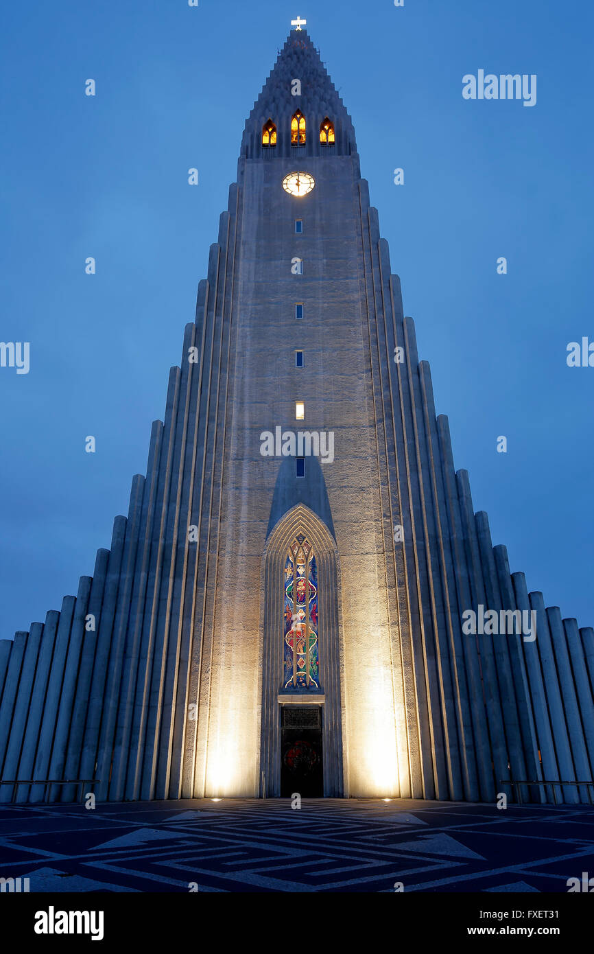 Chiesa Hallgrims (Hallgrimskirkja) da stato architetto Guðjón Samúelsson, Reykjavik, Islanda Foto Stock