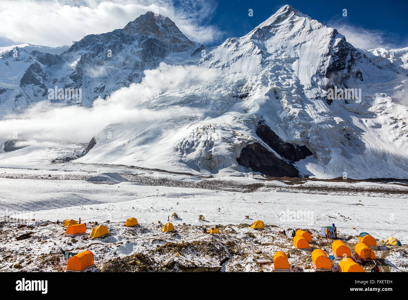 Campo Base di alta altitudine spedizione in montagna Foto Stock