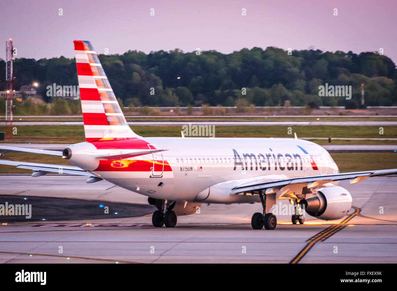 American Airlines jet del passeggero all'Aeroporto Internazionale Hartsfield-Jackson di Atlanta in Atlanta, Georgia. (USA) Foto Stock