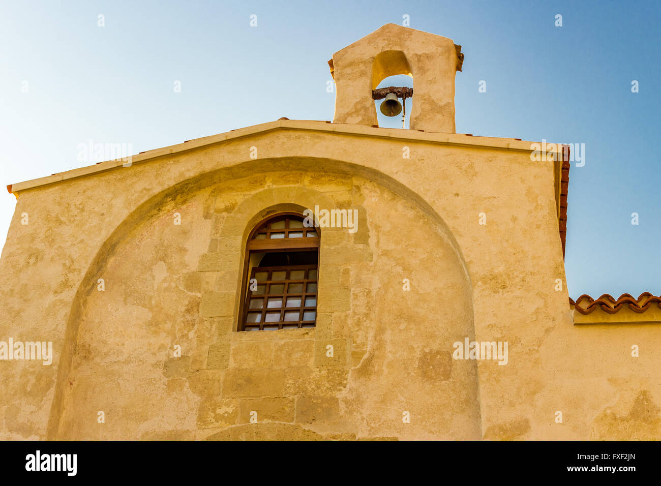La chiesa in una antica cittadina balneare sulla costa del Salentum in Puglia Foto Stock