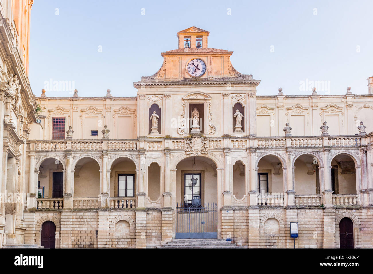Antichi palazzi in stile barocco di Lecce Foto Stock