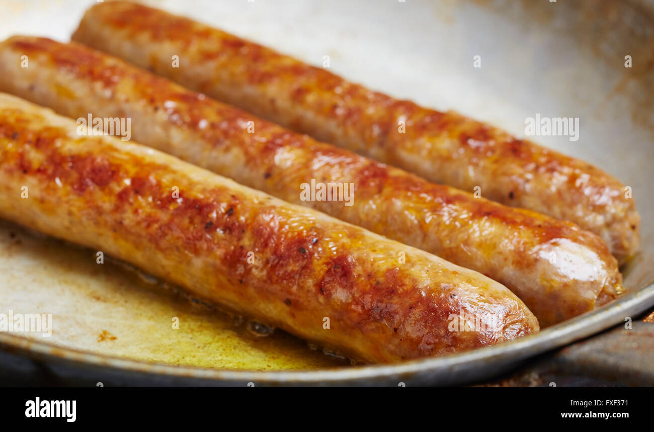 Stile Italiano salsicce friggere in una padella Foto Stock