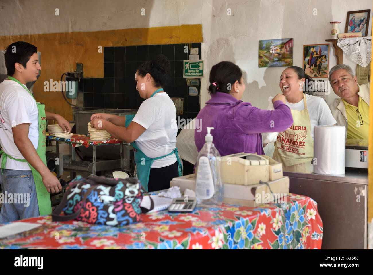 Tortilleria shop produzione tortilla di fresco in Las Palmas Jalisco Messico Foto Stock