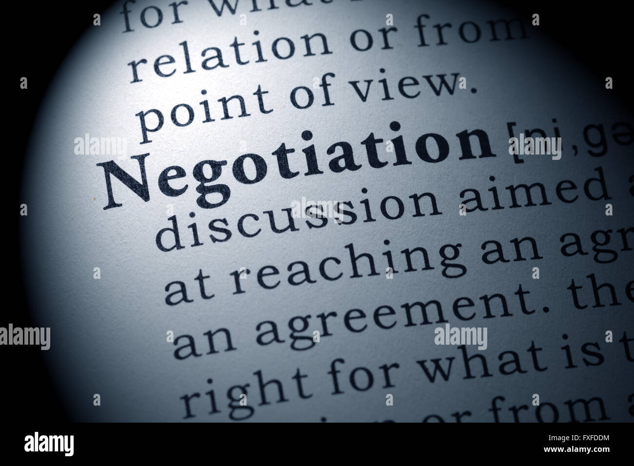 Fake Dizionario, definizione del dizionario della parola negoziazione. Foto Stock