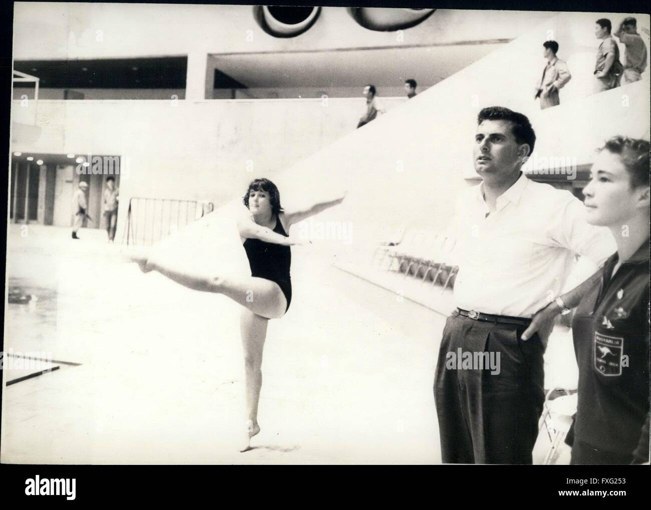 1972 - Tokyo Olimpiadi: donna australiana ad alta iriver Robyn Bradshaw da Perth esercizio presso la piscina olimpica di Tokyo. © Keystone Pictures USA/ZUMAPRESS.com/Alamy Live News Foto Stock