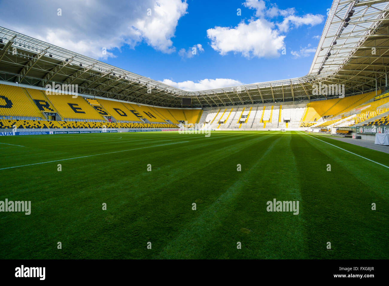 Vista interna della dinamo Dresda football Stadium, Dresda, Sassonia, Germania Foto Stock