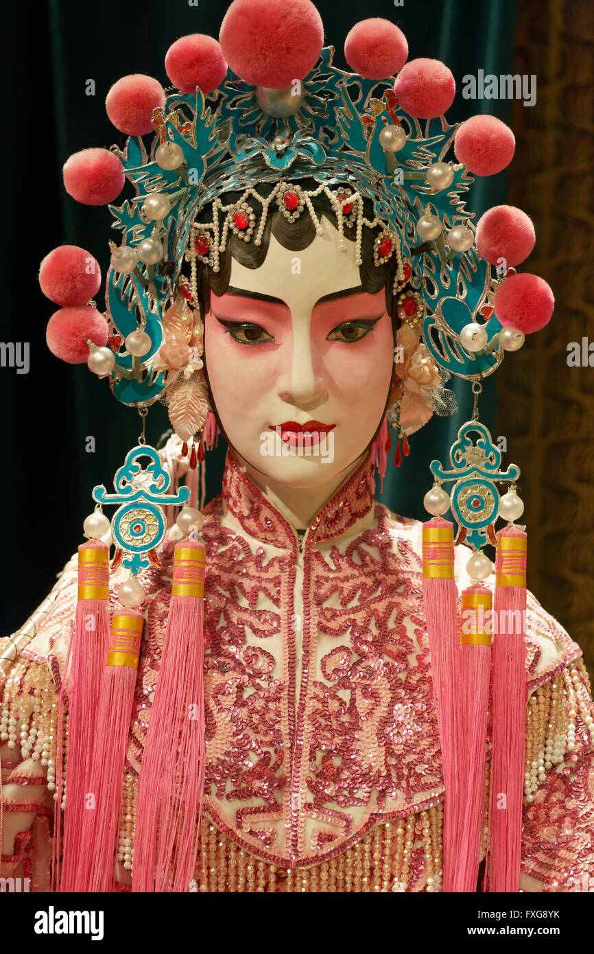 Bambola in costume, personaggio femminile, moglie del maresciallo dei sei regni in cantonese opera, Cantonese Opera Heritage Hall Foto Stock
