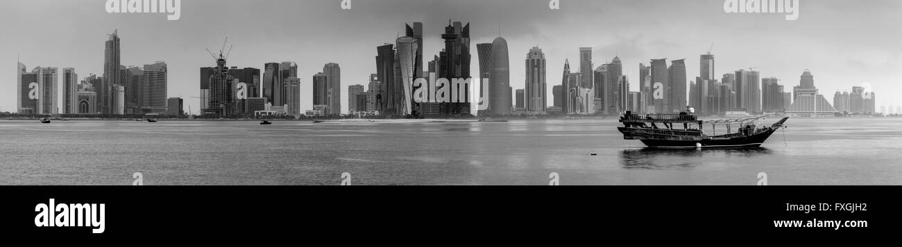 Una immagine panoramica della skyline di Doha, Doha, Qatar Foto Stock